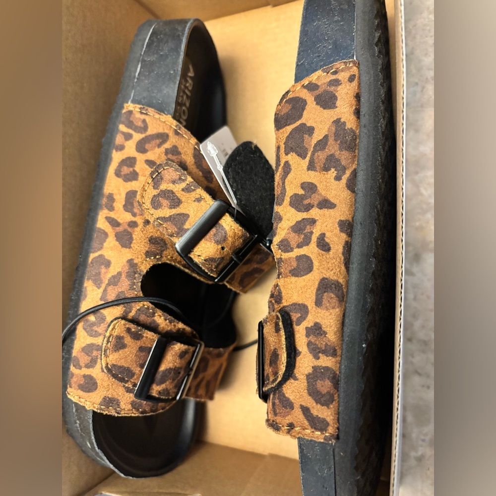 NIB Arizona Jean Company Brown Leopard Sandals Slides Summer Animal Print size 7 - Picture 2 of 5